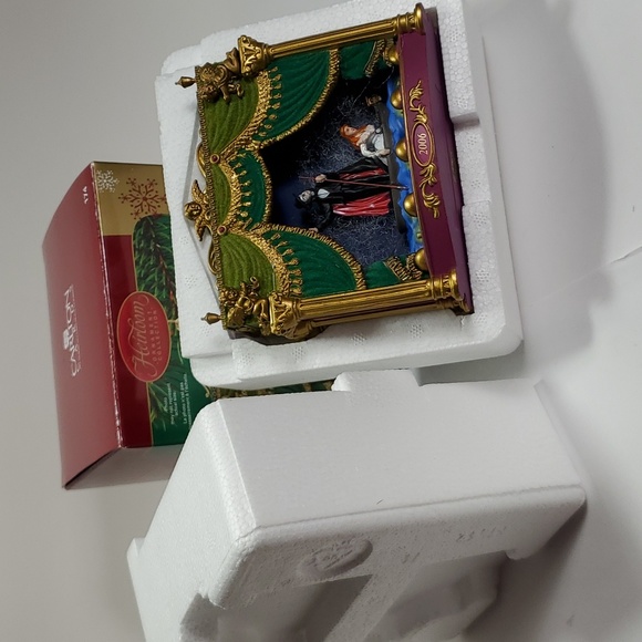 Carlton Cards "Phanthom of the Opera" Ornament - Picture 2 of 8
